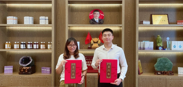 恭喜广东省东莞市凤岗镇胡女士成功签约翌芙莱