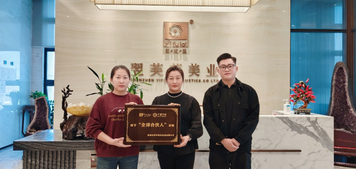恭喜河南省郑州市邱方伟、邱雪伟姐妹成功签约翌芙莱