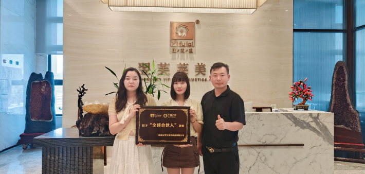 恭喜陕西省汉中市 贺莉 贺玲（姐妹）成功签约翌芙莱