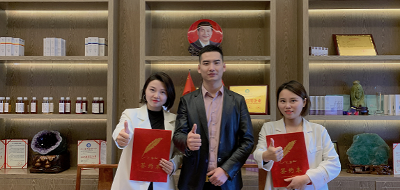 恭喜广东深圳光明纪小姐，张小姐成功签约加盟翌芙莱。