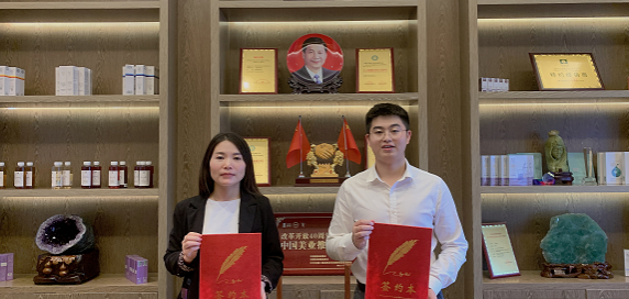 恭喜浙江省杭州市熊女士成功签约翌芙莱祛斑祛痘加盟店！