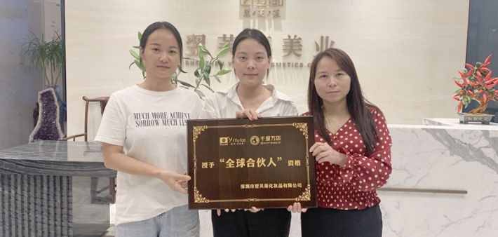 恭喜湖南省邵阳市莫女士谭女士成功签约翌芙莱
