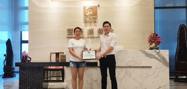 恭贺广东湛江赤坎区王女士签约翌芙莱加盟店！