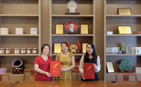 恭喜龙女士吕女士成功加入翌芙莱大家庭，成为翌芙莱美业传播天使。